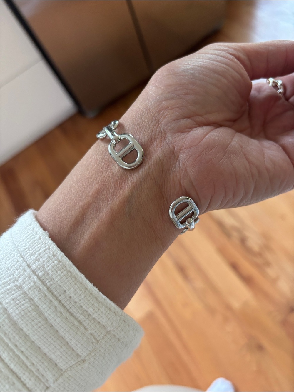 Silver bangle - Picture 2 of 2